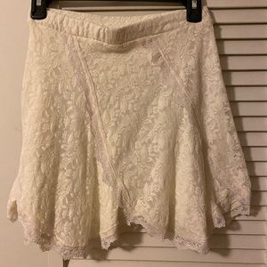 Lace flowy skirt white